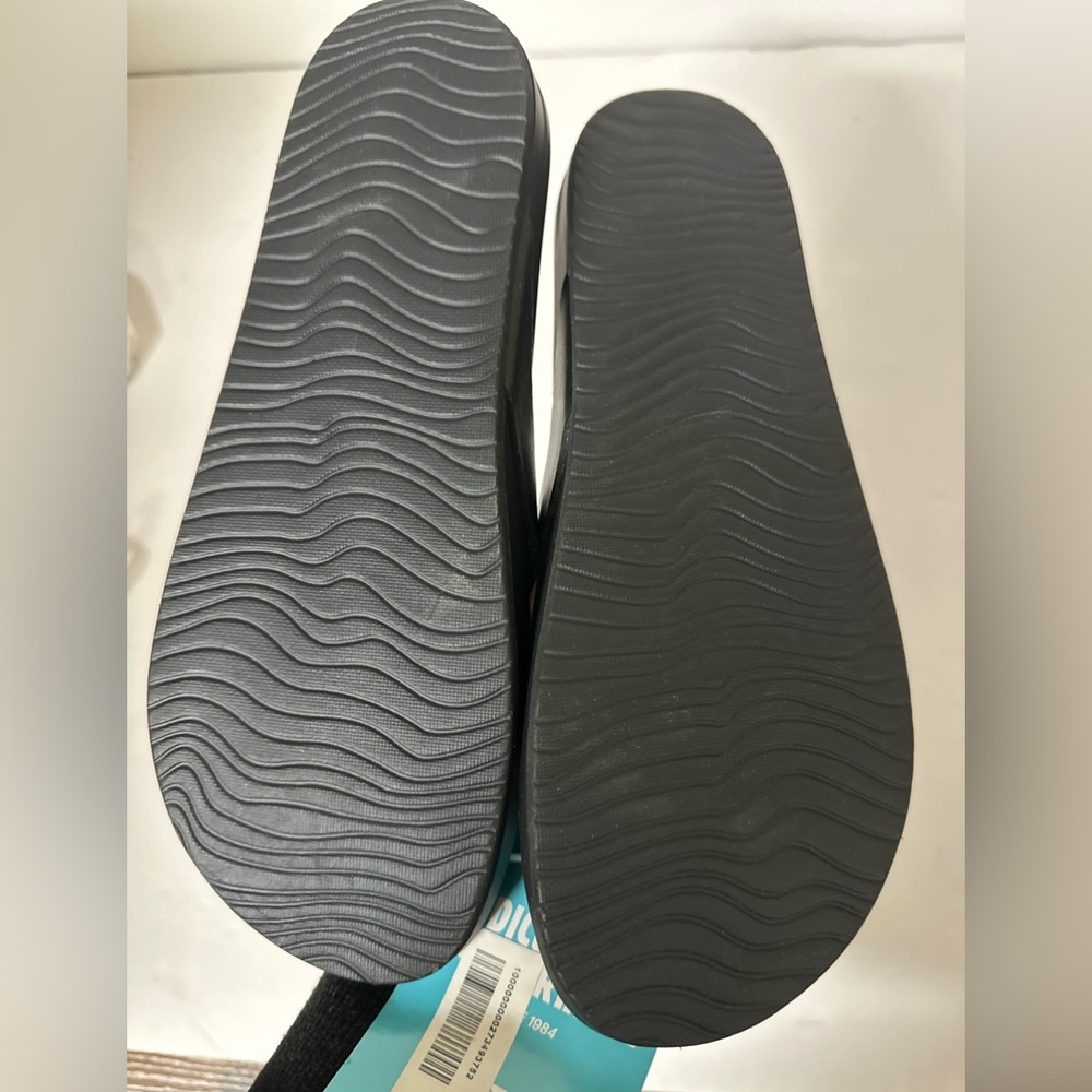 NWT Reef Women’s Black Sandals Size 5 - Picture 4 of 6